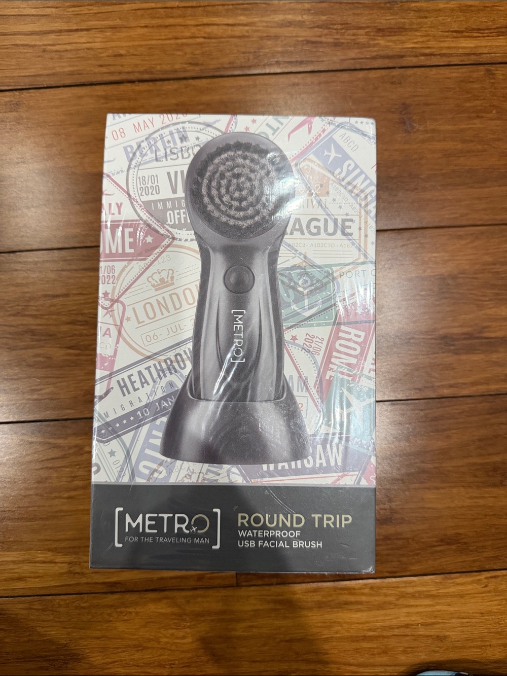 Metro Round Trip Waterproof USB Facial Brush - Black